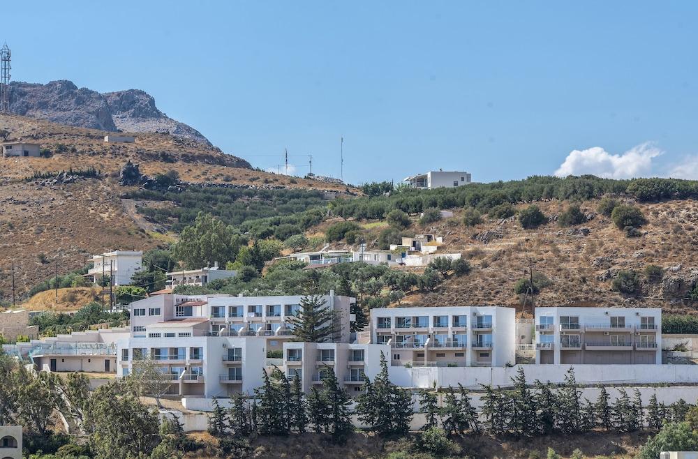 Готель Damnoni Bay Екстер'єр фото