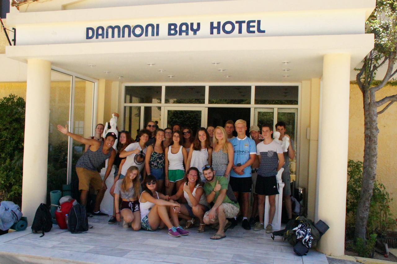 Готель Damnoni Bay Екстер'єр фото