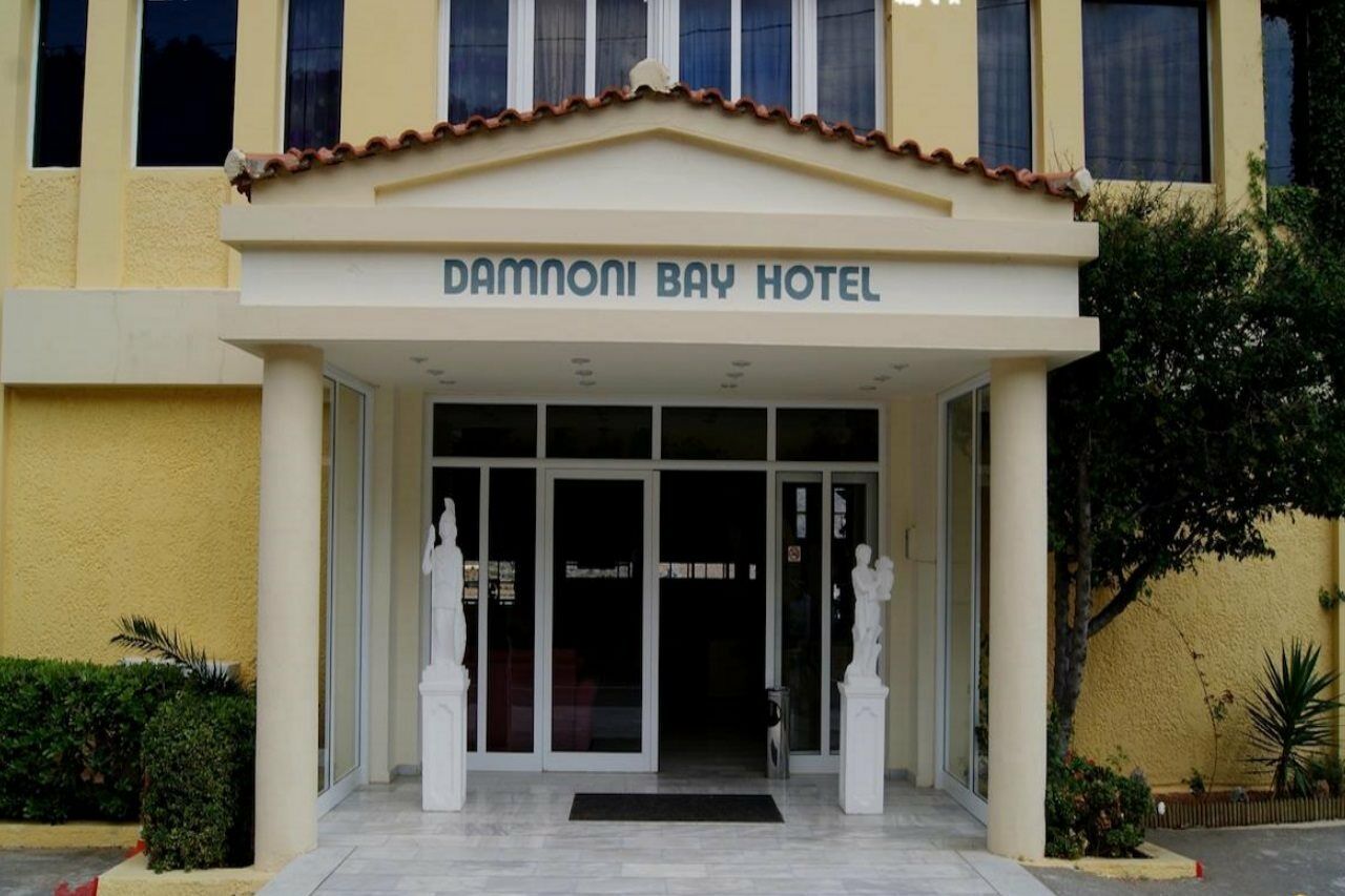 Готель Damnoni Bay Екстер'єр фото